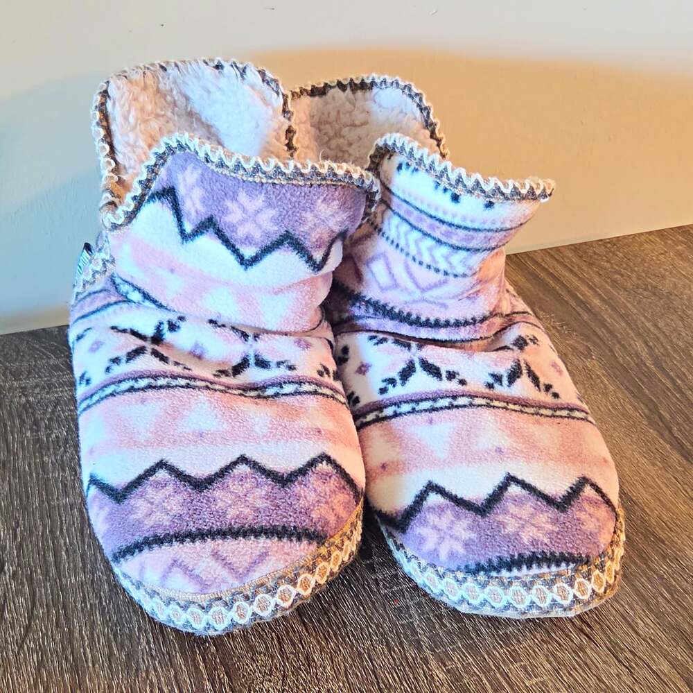 Muk Luks Women’s Slip-On Slippers Faux Fur Lined Fleece Aztec Sz 10 11